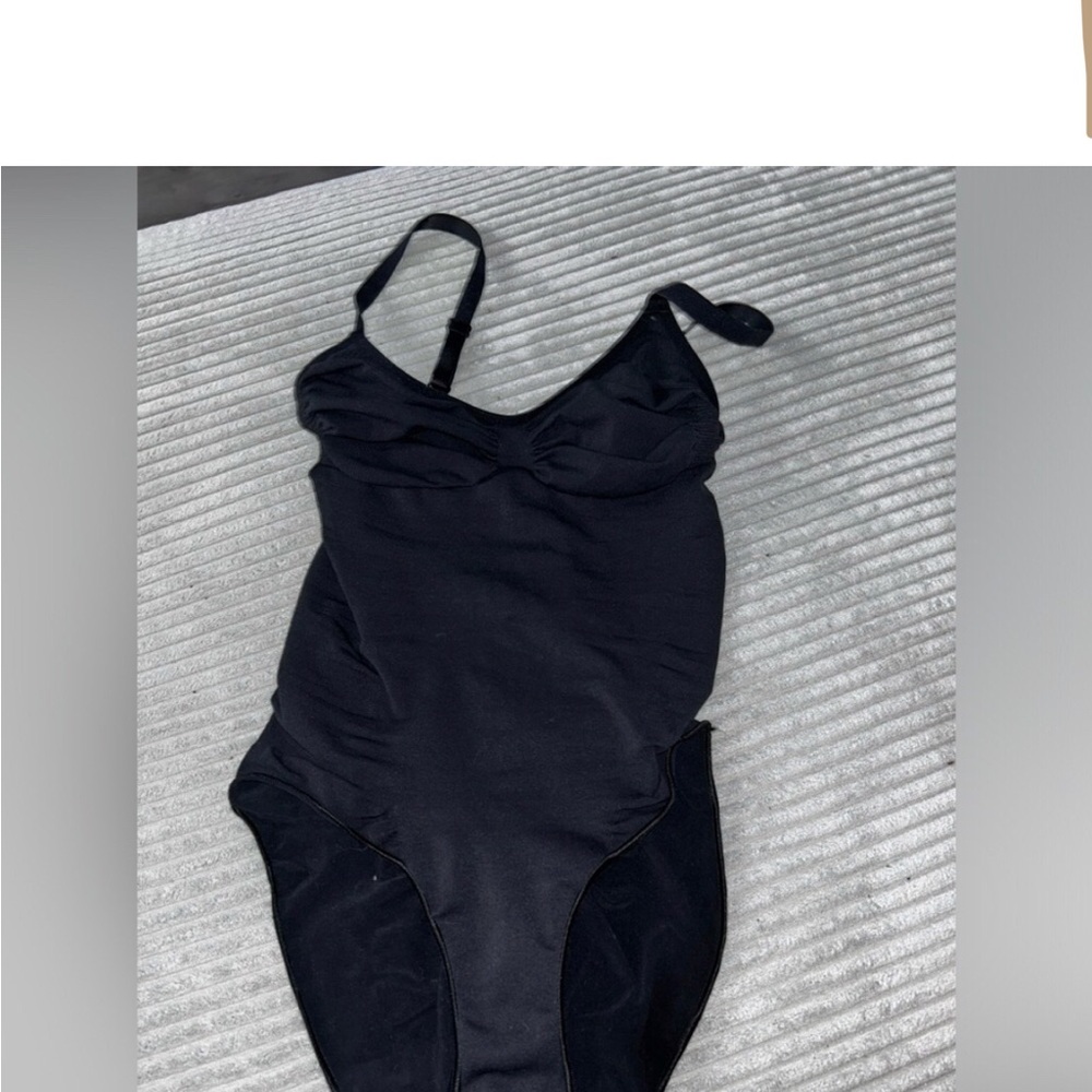 SKIMS BODYSUIT!!